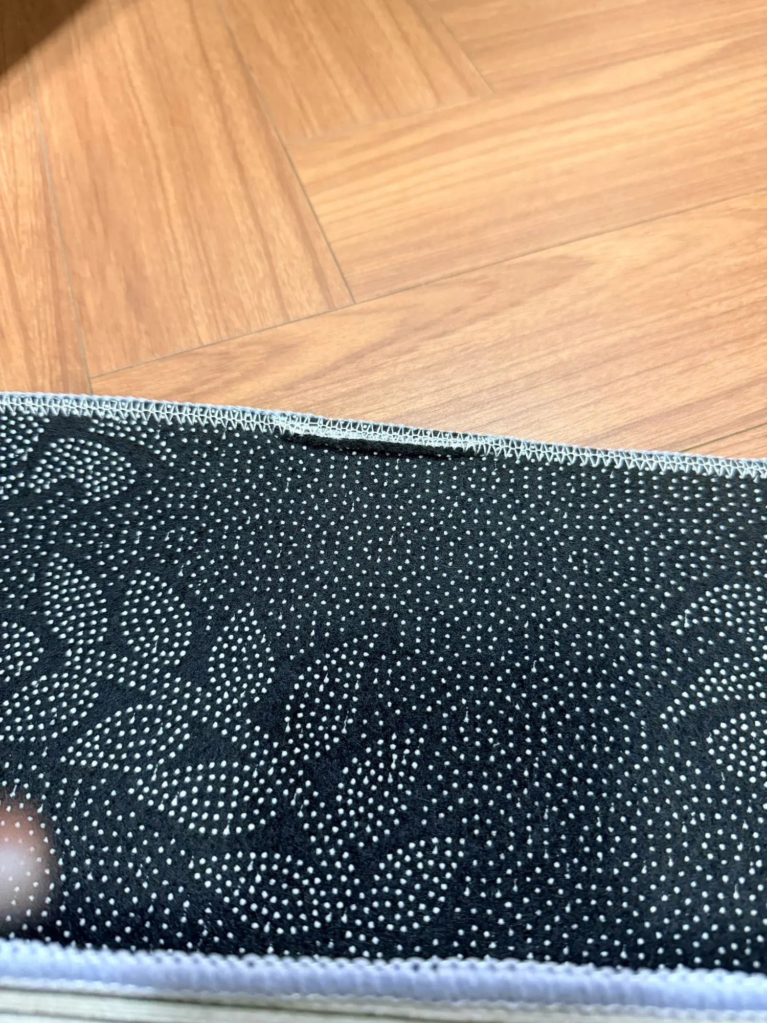 VIKAMA Stylish Diatomite Mat: Waterproof & Anti-Slip Safety photo review