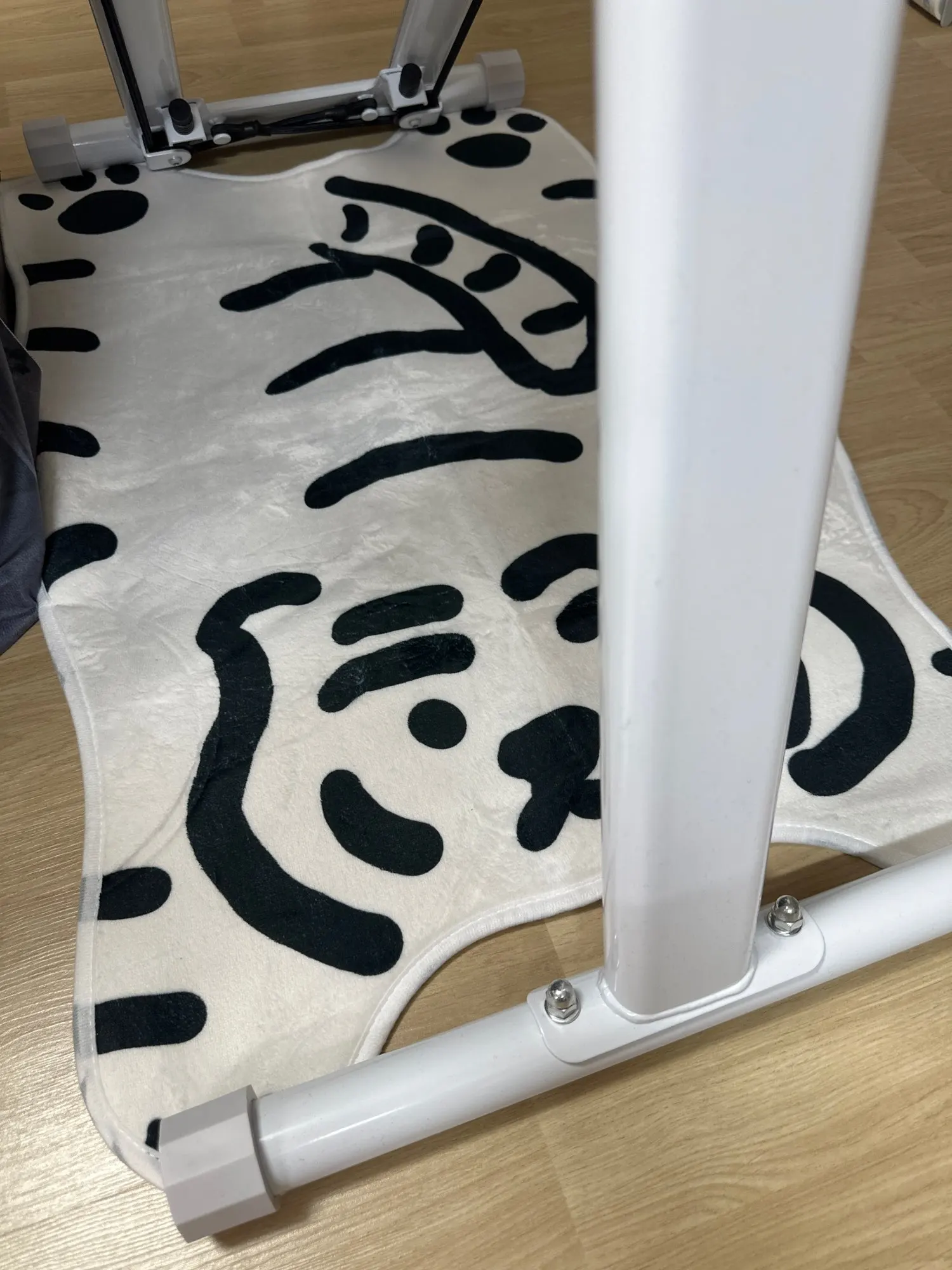 Cartoon Design Waterproof Anti-Slip Flannel Rug for Home photo review