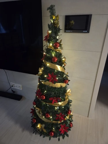 Customizable 6 ft Christmas Tree - Safety Certified & Foldable photo review