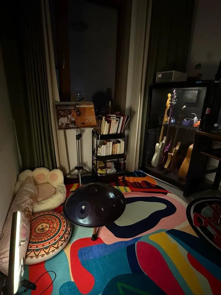 Fluffy Modern Polyester Rug: Custom, Non-Slip, Safe & Washable! photo review