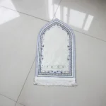 Elegant Muslim Prayer Mat – Anti-Slip, Easy-Clean Design - Image 5